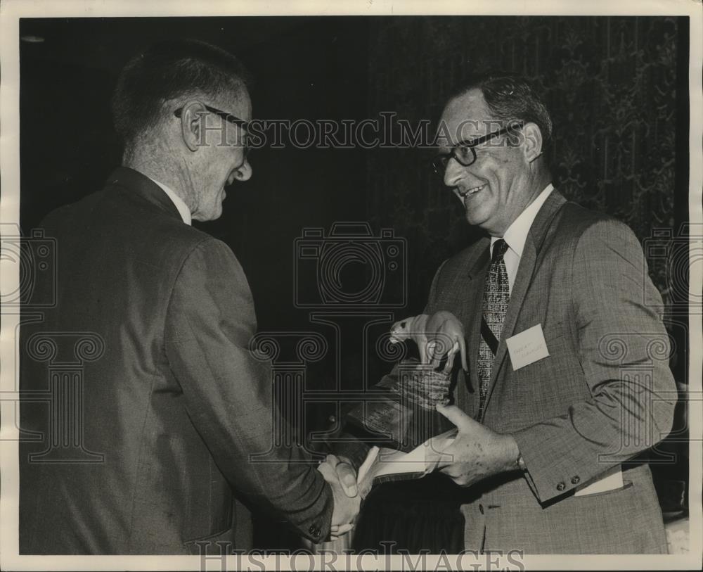 Press Photo Alabama-John Bloomer receives editor award from Bob Cleckler. - Historic Images