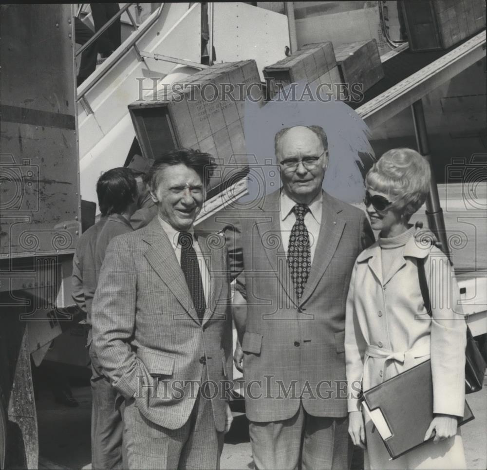 1976 Press Photo C. J. Sullivan, Civil Defense head with Partners officials - Historic Images