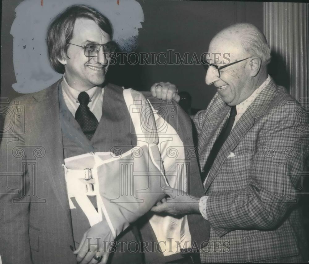 1977 Press Photo Senators Bill King and Pat Vacca Open Alabama Legislature - Historic Images