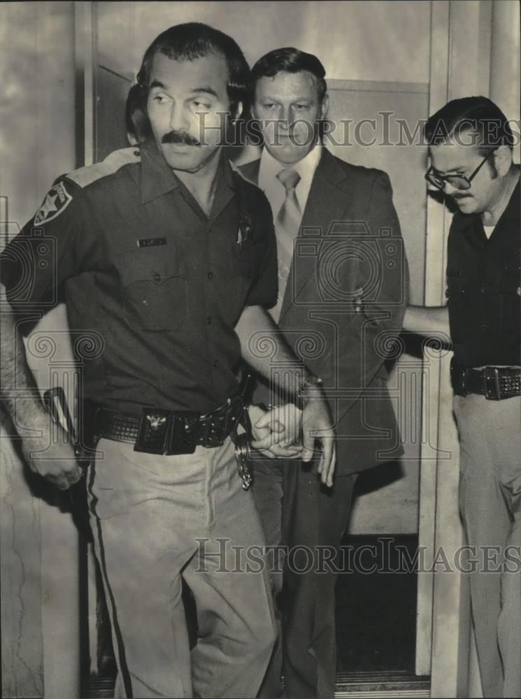 1979 Press Photo Thomas Fullman Escorted into Courtroom, Bessemer, Alabama - Historic Images