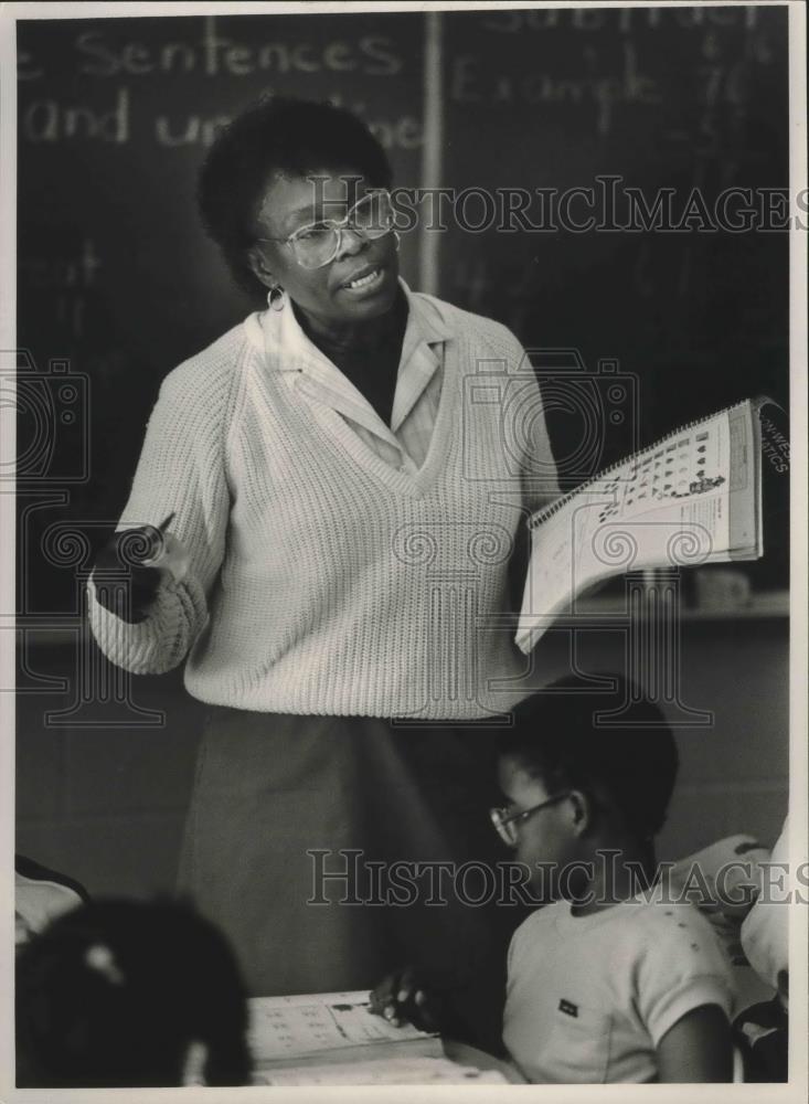 1988 Press Photo Minnie Garrett, Birmingham Teacher of the Year, Alabama - Historic Images