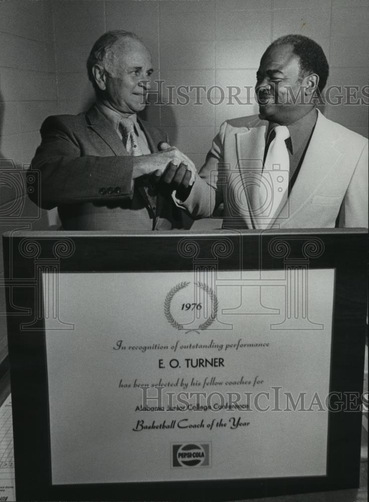 1976 Press Photo E. O. Turner, Lawson State, Junior College Coach of the Year - Historic Images