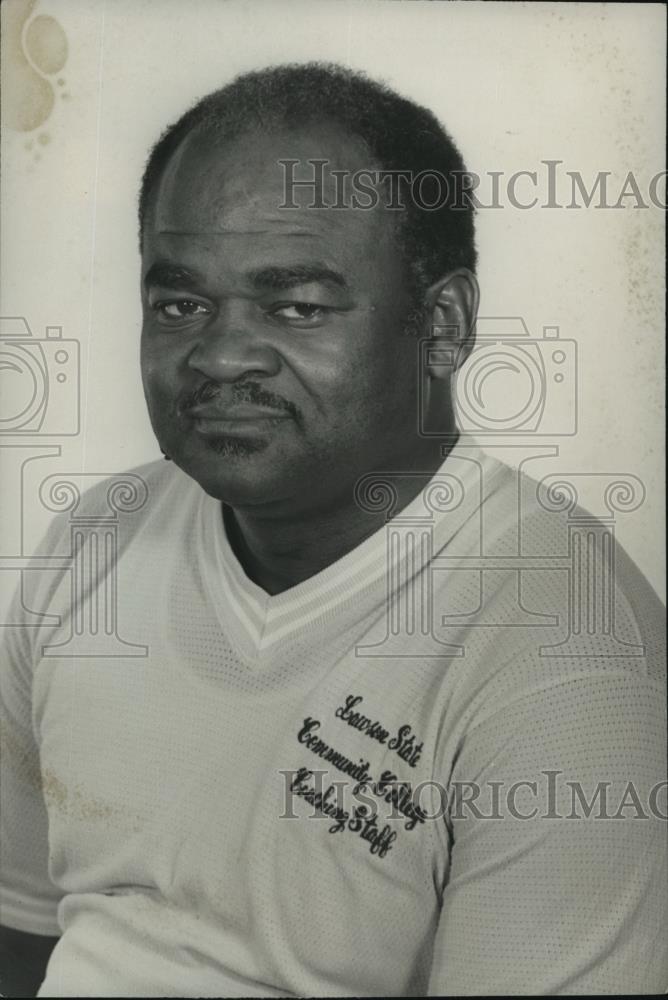 1977 Press Photo Eldridge O. Turner, coach at Lawson State, Alabama - abns06900 - Historic Images