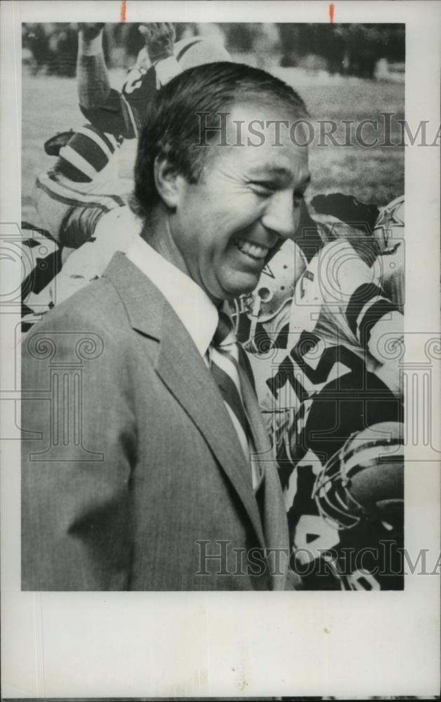 1978 Press Photo Bart Starr beside football poster - abns07156 - Historic Images
