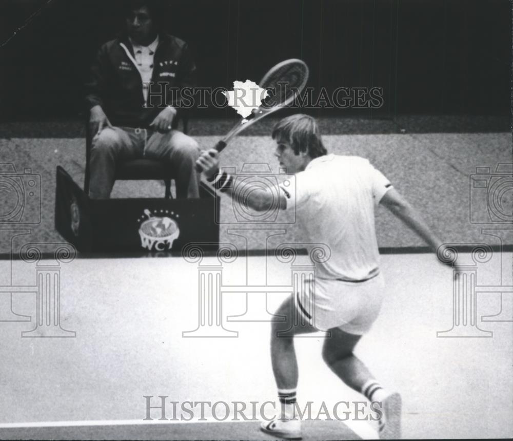 1978 Press Photo Professional Tennis Player Roscoe Tanner With Backhand Swing - Historic Images