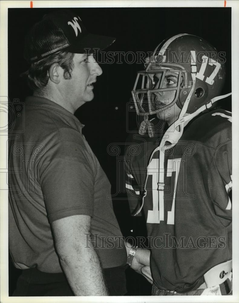1980 Press Photo Roger Mims, Football Head Coach, with Player - abns07010 - Historic Images