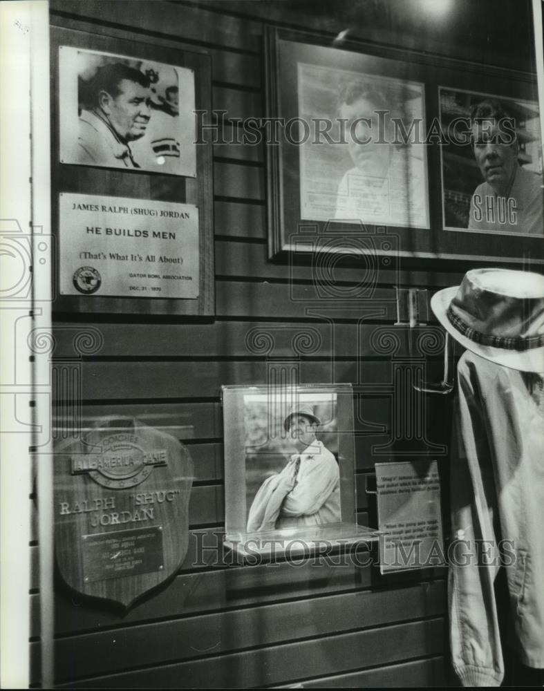 1982 Press Photo Photos Shug Jordan photos at Alabama Sports Hall of Fame Museum - Historic Images