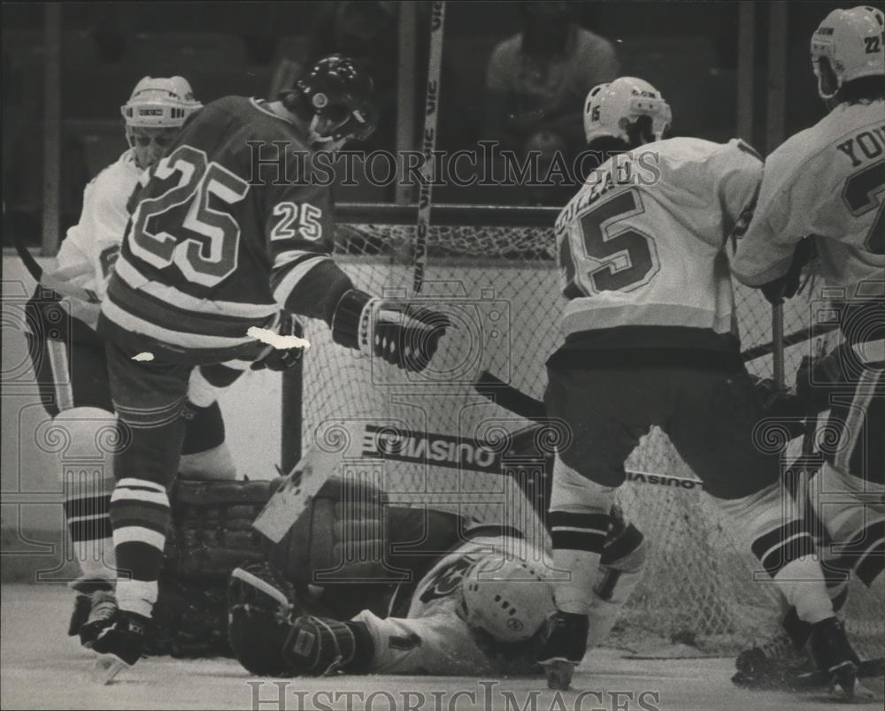 1983 Press Photo Goalie Don Beaupre Of Birmingham On Ice In Hockey Versus Tulsa - Historic Images