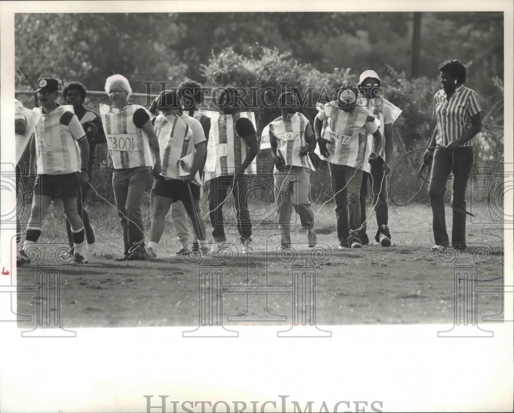 1985 Press Photo Softball Players From Federal Probation Office In Birmingham - Historic Images