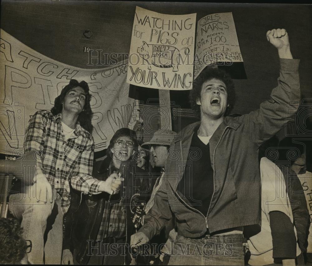 1979 Press Photo Drug Arrests At Marquette University Trigger Demonstrations - Historic Images