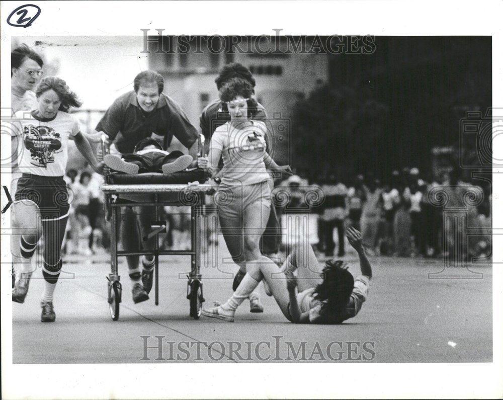 1982 Press Photo Detroit Hospital Hutzel Contests - RRV46587 - Historic Images