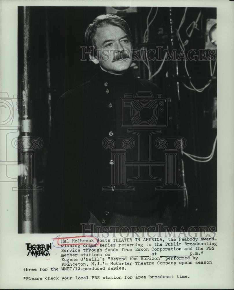 1976 Press Photo Hal Holbrook Hosts Theater In America On PBS - mjc22907 - Historic Images