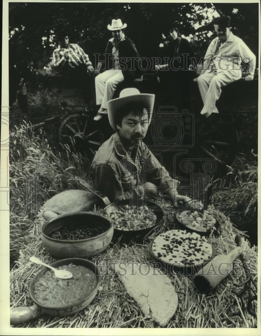 1976 Press Photo Chuckwagon cook and his Western fare - mjc17289 - Historic Images