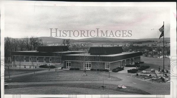 University of Wisconsin Center Campus in Baraboo, 1977 vintage press ...