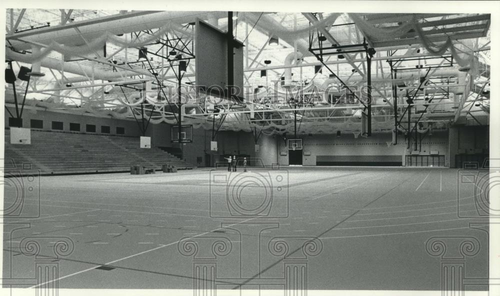 1977 Press Photo University of Wisconsin, Madison, Physical Education building - Historic Images