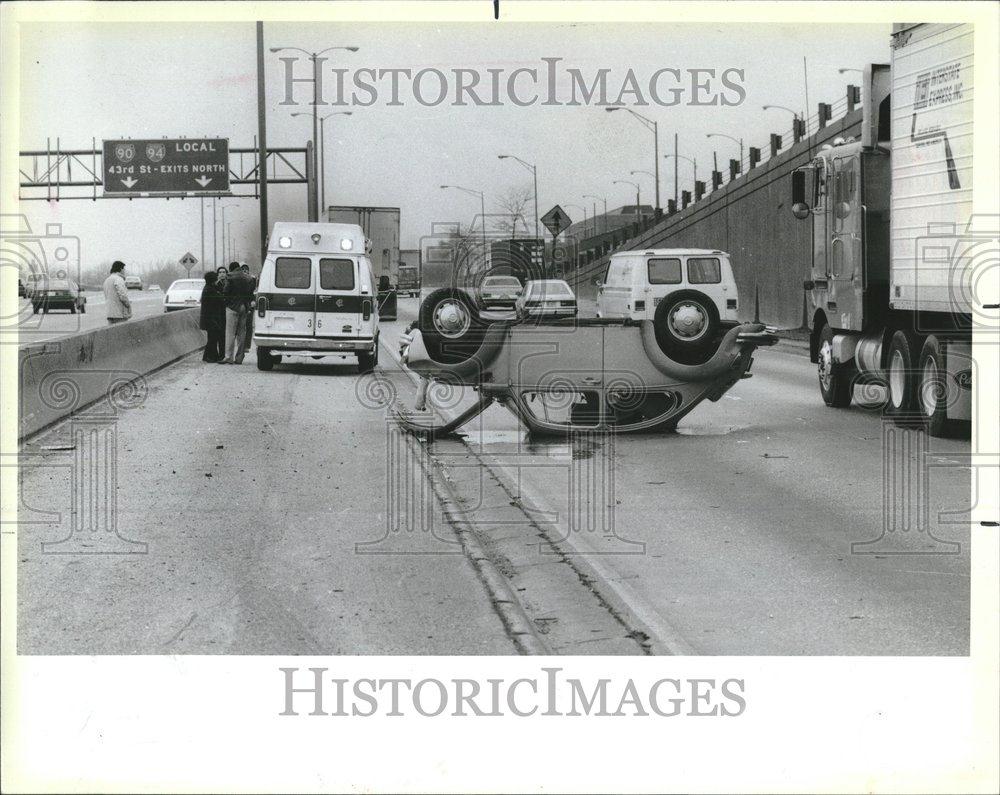 1986 Press Photo Dan Ryan Expy Car accident truck bump - RRV01089 - Historic Images