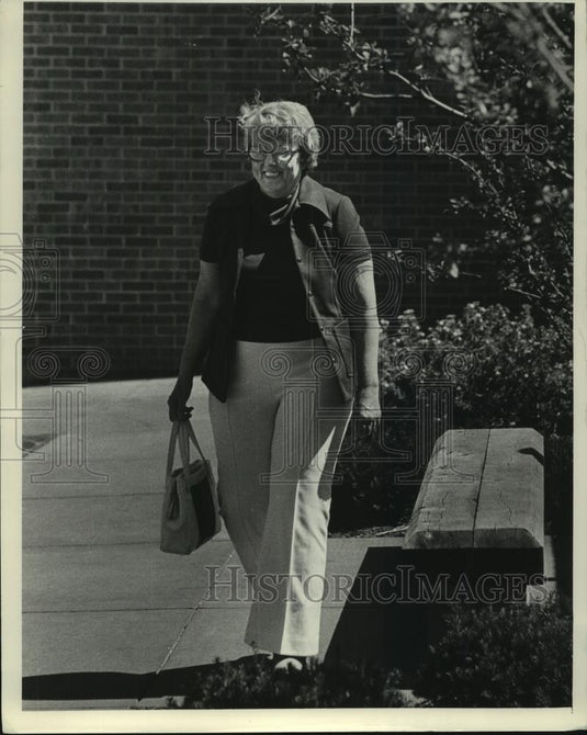 1977 Press Photo A happy Betty Smith, President of Madison Common Council. - Historic Images