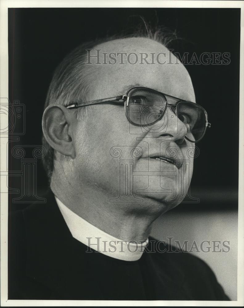 1977 Press Photo Reverend John S Ruef, Dean of Nashotah House, Wisconsin - Historic Images