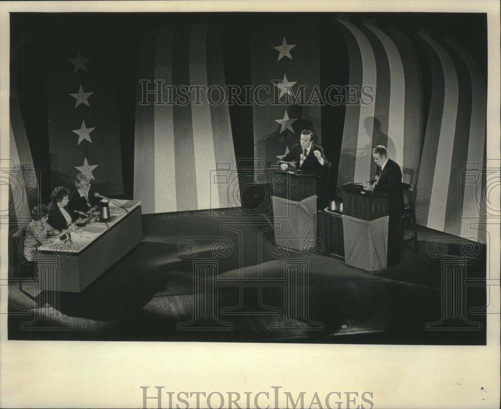 1978 Press Photo Governor Schreiber and Lee Dreyfus Face Panel in Madison Debate - Historic Images