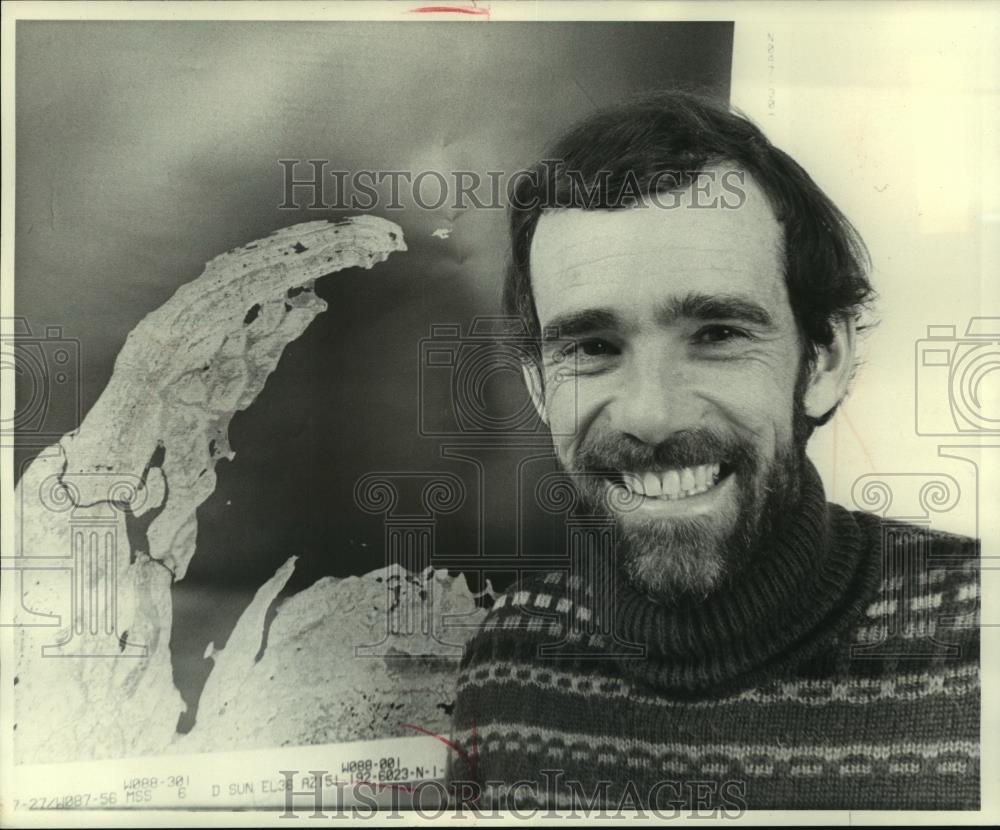 1979 Press Photo Scientist Robert Stottlemyer, Michigan Technological University - Historic Images