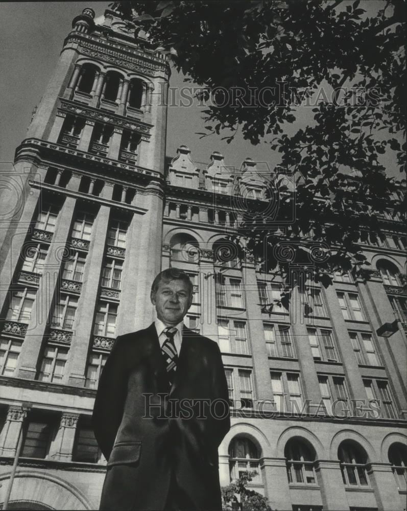 1979 Press Photo City Forester, Bob Skiera standing by City Hall. - mjc17053 - Historic Images