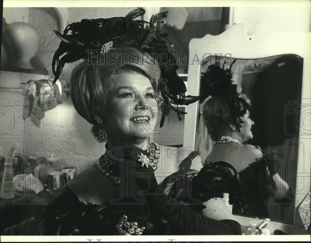 1980 Press Photo Singer Martha Wright Prepares for Her Role in "The Merry Widow" - Historic Images