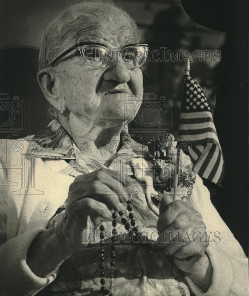 1980 Press Photo Carolina Perri Ruffolo became American citizen in Kenosha - Historic Images