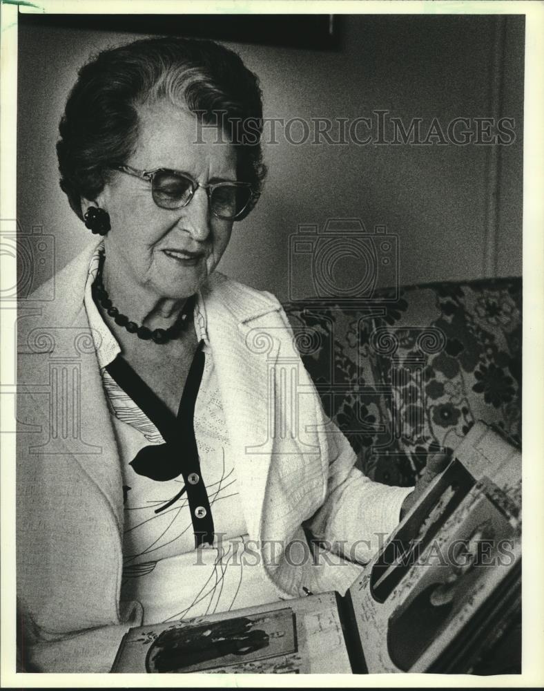 1981 Press Photo Lillian Schroeder Lyngblomsten Lodge 454 columnist Milwaukee - Historic Images
