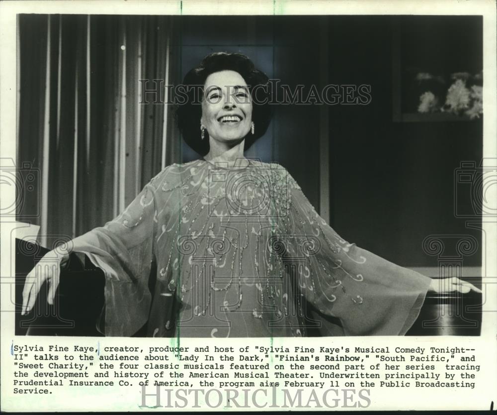 1981 Press Photo Sylvia Fine Kaye talks to the audience - mjc20951 - Historic Images