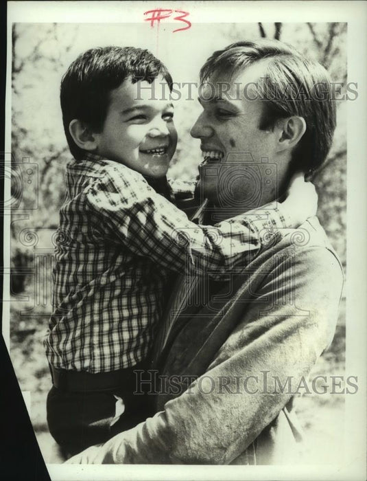 1981 Press Photo Actor Richard Thomas & son Richard Francisco (right) - Historic Images
