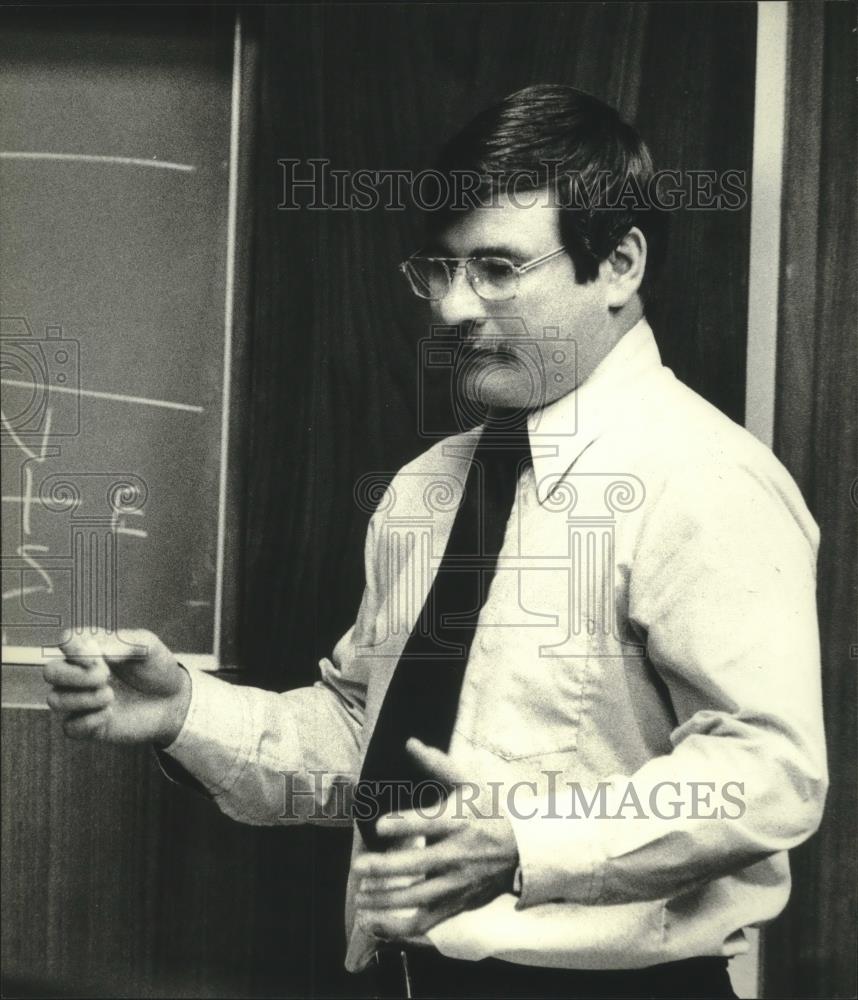 1981 Press Photo Milwaukee police officer Gregory D. Krause testifies in court - Historic Images