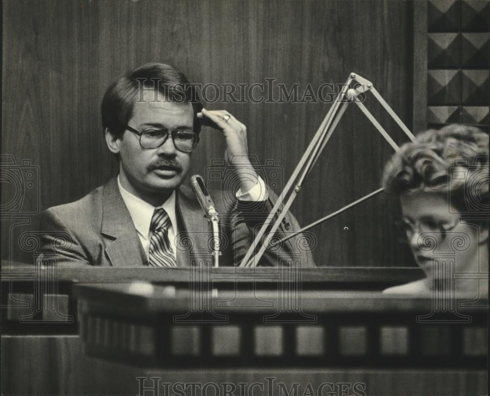 1981 Press Photo James Schoemperlen testified John Doe investigation Milwaukee - Historic Images