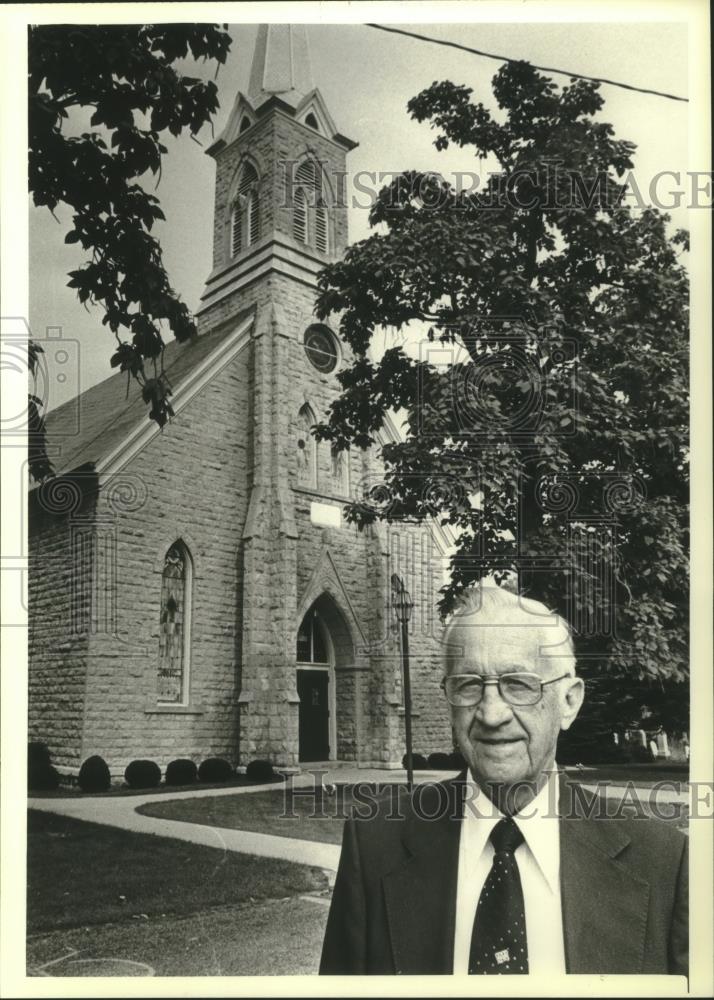 1981 Press Photo Assistant Pastor of Trinity Lutheran Church Herman Schedler - Historic Images