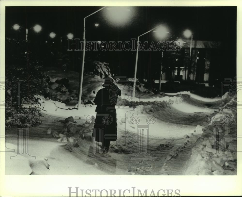 1982 Press Photo Snow covered MGIC Plaza in Milwaukee after a storm - mjc18126 - Historic Images