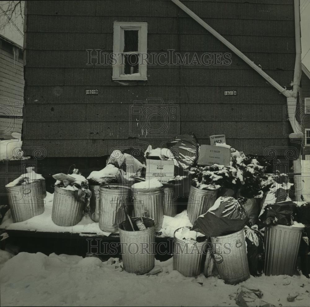 1982 Press Photo An alley of full garbage cans after Wisconsin storm - mjc18125 - Historic Images