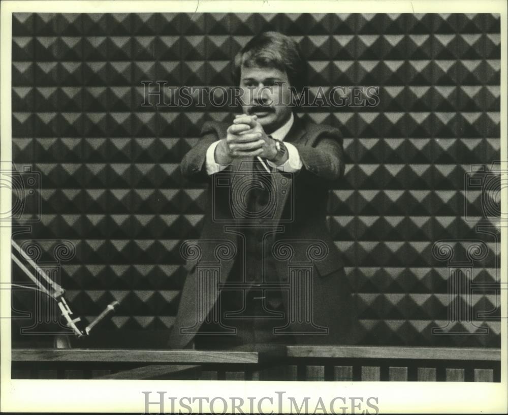 1982 Press Photo James Schoemperian testifies at trial Milwaukee - mjc16161 - Historic Images