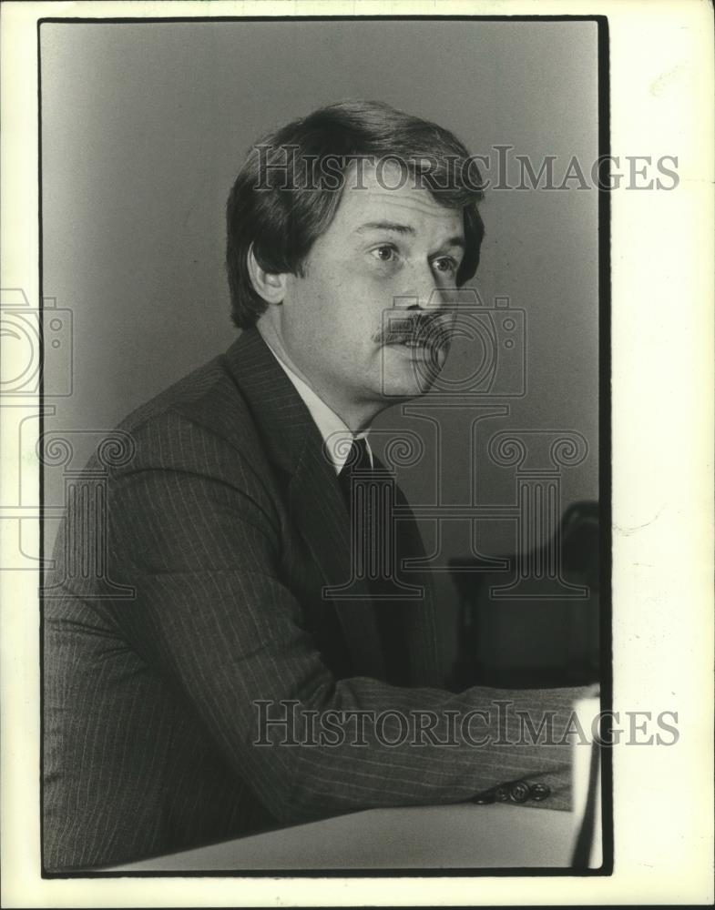 1982 Press Photo James Schoemperlen of Milwaukee charged police with beating him - Historic Images