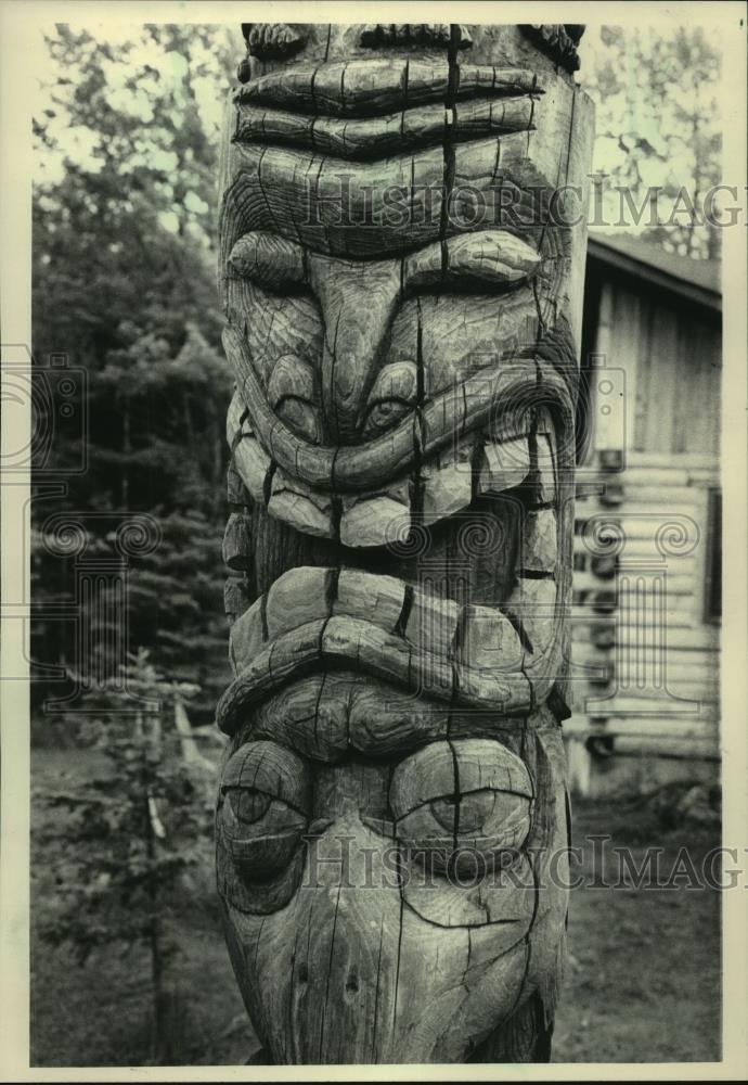 1983 Press Photo Totem Pole carved by Dan Baker, Superior, Wisconsin - mjc22841 - Historic Images