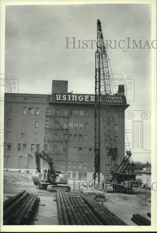 1983 Press Photo Construction at Usinger's Famous Sausage building expansion - Historic Images