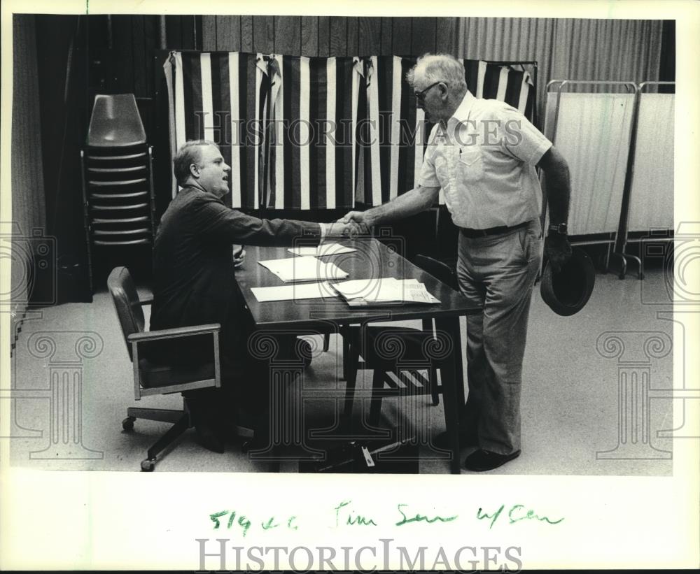 1983 Press Photo Rep. F. James Sensenbrenner chats with William Bower of Butler - Historic Images