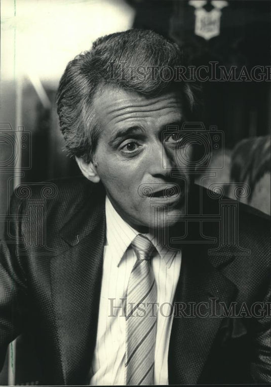 1984 Press Photo Robert Pante, author of "Dressing to Win" - mjc20511 - Historic Images