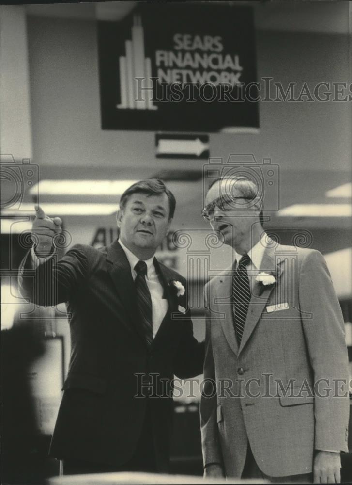 1984 Press Photo Clifton Hooks &amp; Robert Walstad of Sears, Roebuck &amp; Company - Historic Images