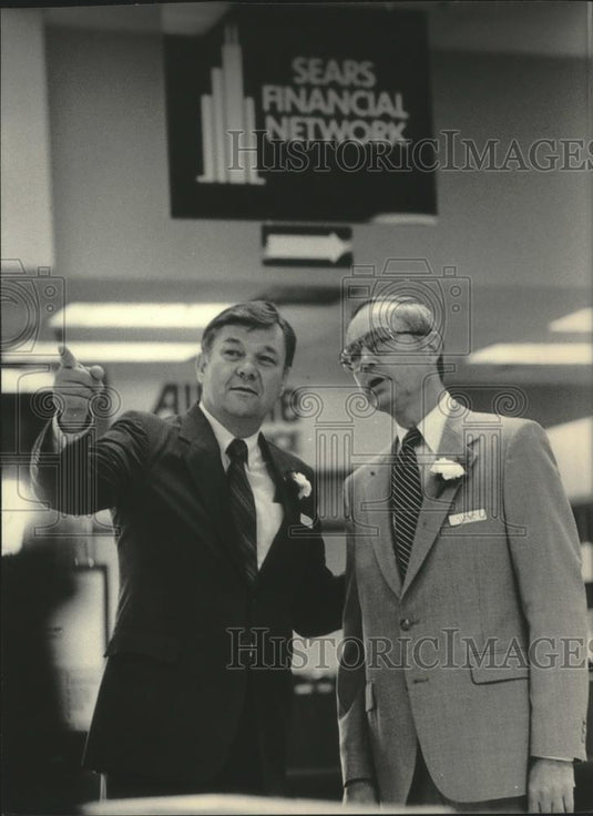 1984 Press Photo Clifton Hooks & Robert Walstad of Sears, Roebuck & Company - Historic Images