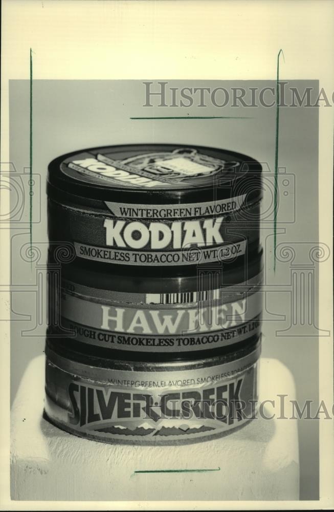 1984 Press Photo Cans of tobacco snuff has become a popular alternative - Historic Images