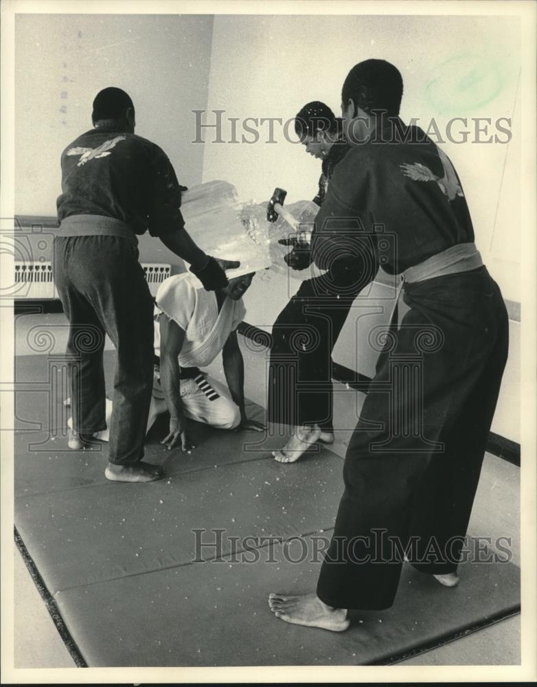 1985 Press Photo Karate students - mjc20260 - Historic Images