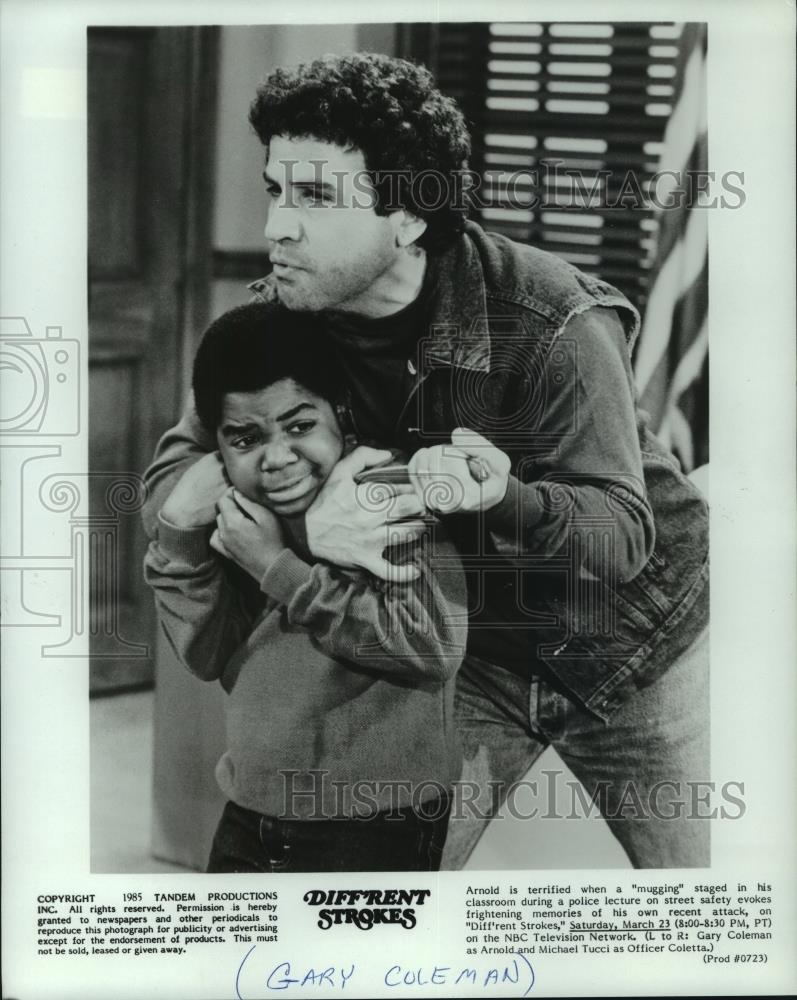 1985 Press Photo Actor Gary Coleman In Headlock On NBC Show 'Different Strokes' - Historic Images
