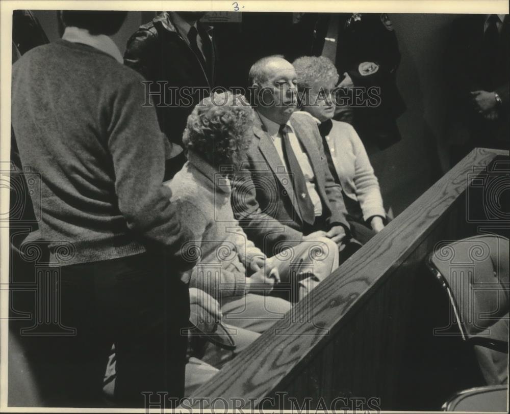 1985 Press Photo Mr. and Mrs. Nilson Mok at Michael Schertz trial - mjc16347 - Historic Images