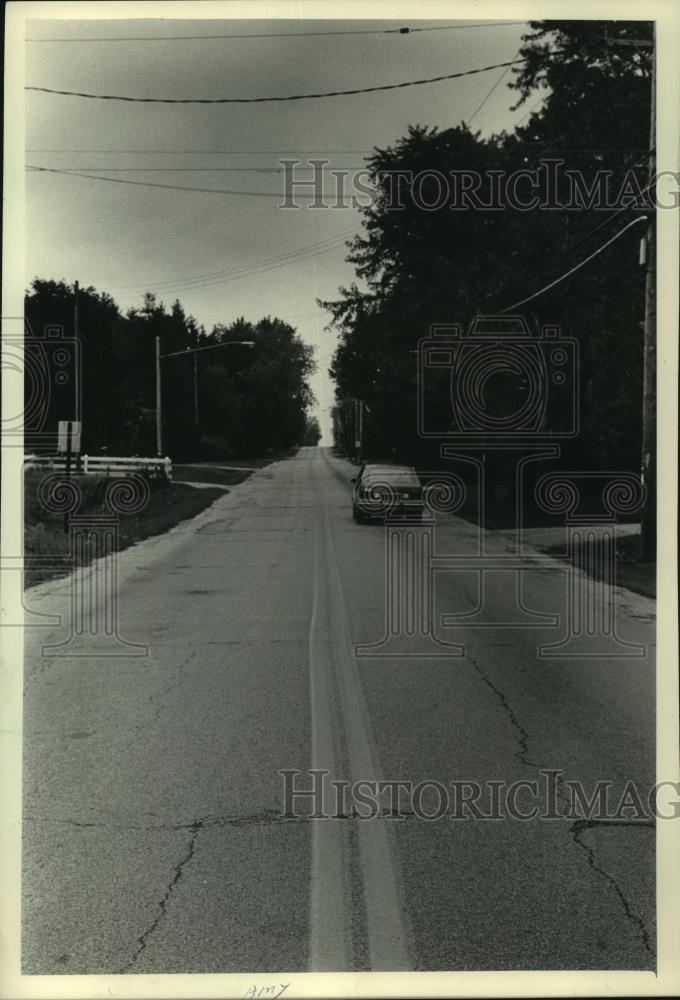 1985 Press Photo Section of Freistadt Road in Thiensville Near Vernon Avenue - Historic Images