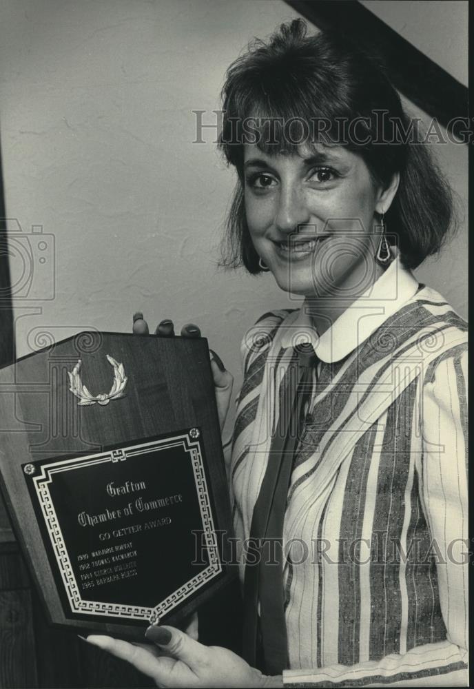 1985 Press Photo Barbara B. Ruess received Go-Getter award, Grafton - mjc20608 - Historic Images