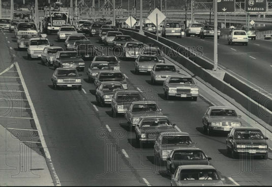 1985 Press Photo Traffic on the East-West Freeway, Milwaukee, Wisconsin - Historic Images